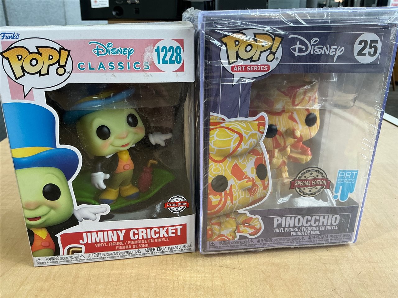 Funko Pop! Jiminy Cricket #1228 SE and Art Series #25 Pinocchio SE