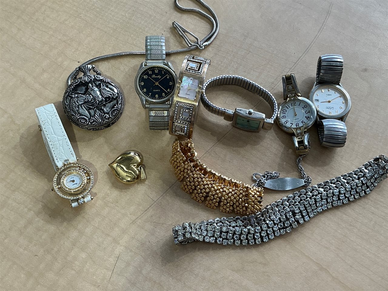 Quantity of Costume Jewellery and Approx. 6 Wristwatches