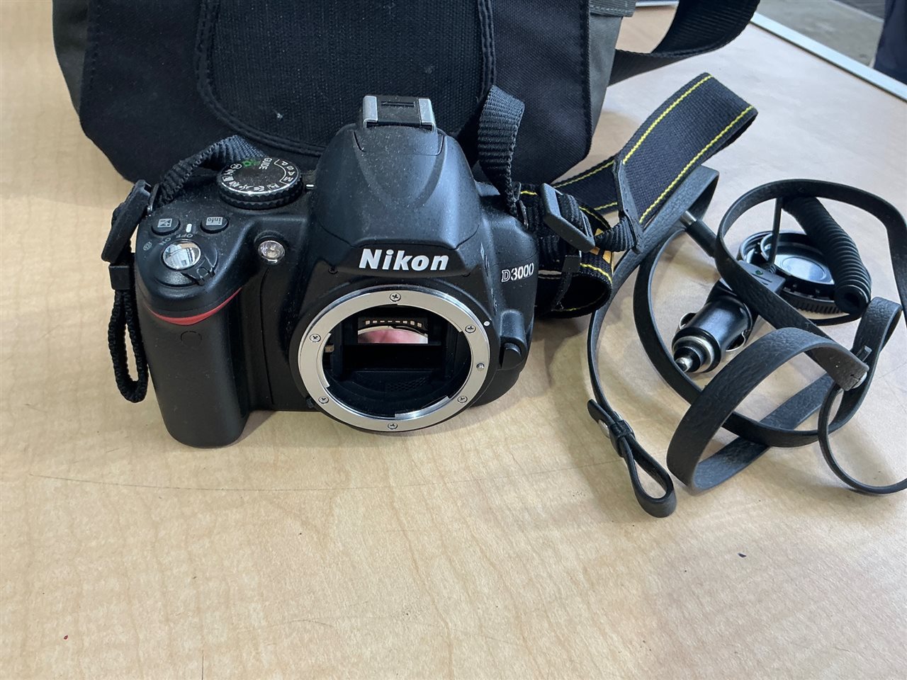 Nikon D3000 Digital SLR Camera Body with Crumpler Bag