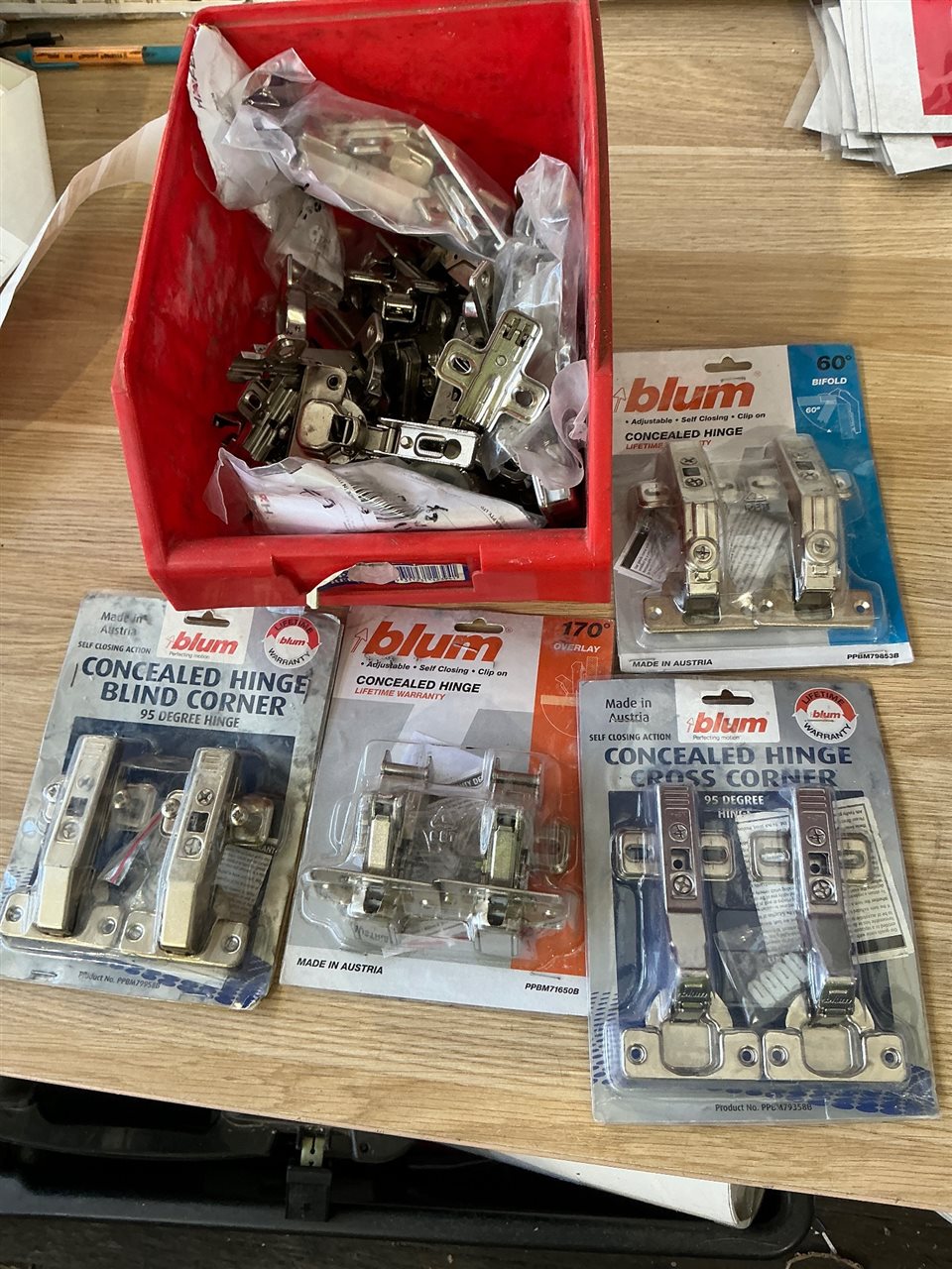 Quantity of Cabinet Door Hinges