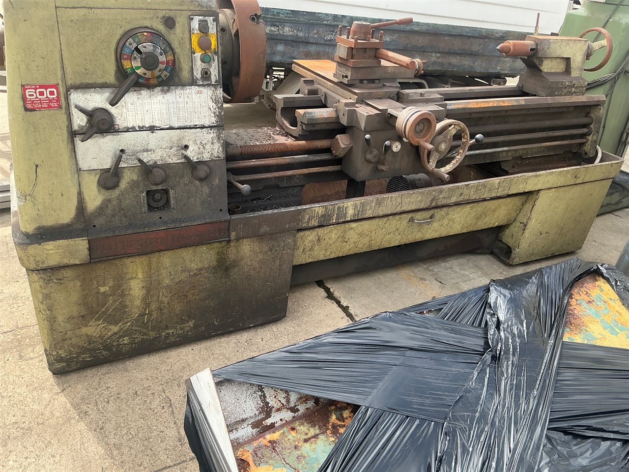 Colchester Mascot 1600 Lathe -435 mm Swing X1500 mm Between Centres -4 Jaw Chuck - 3 Phase 415 Volt - Sold As Is