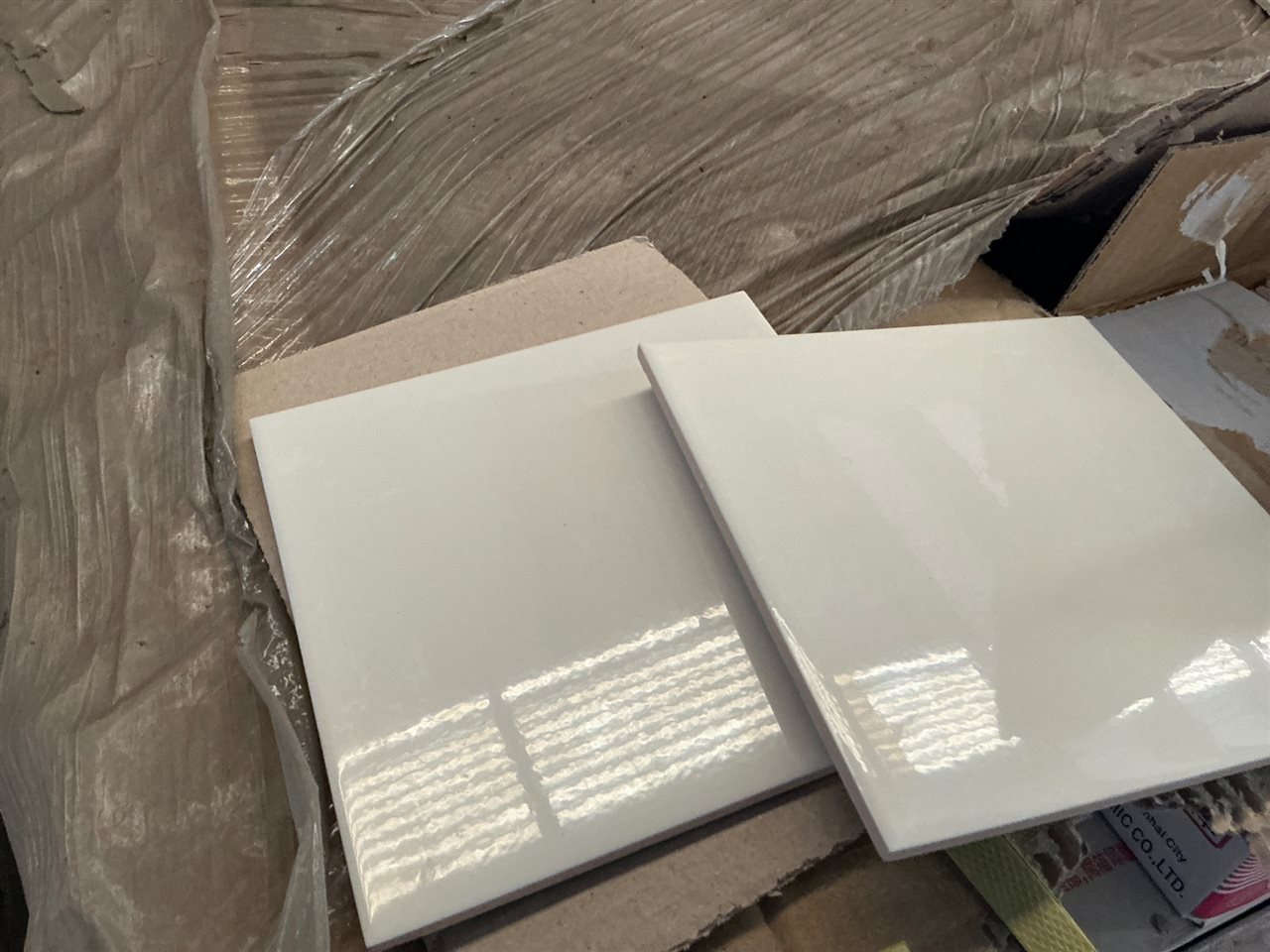Ivory Gloss, Ceramic, 200 x 200, 7.2mm, 38 Pcs Per Box, 64 Boxes Approx, 94.72 M² Approx. IRP $3789