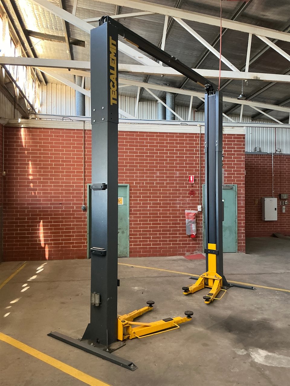 Tecalemit 2 Post Clear Floor Vehicle Hoist -Lifting Capacity 4200 kg. Year of Manufacture 2018 - Model T E C F -242 C - 3 Phase 415 Volt -Buyer to Arrange Professional Tradeperson to Dismantle ( Collection From Ottoway )