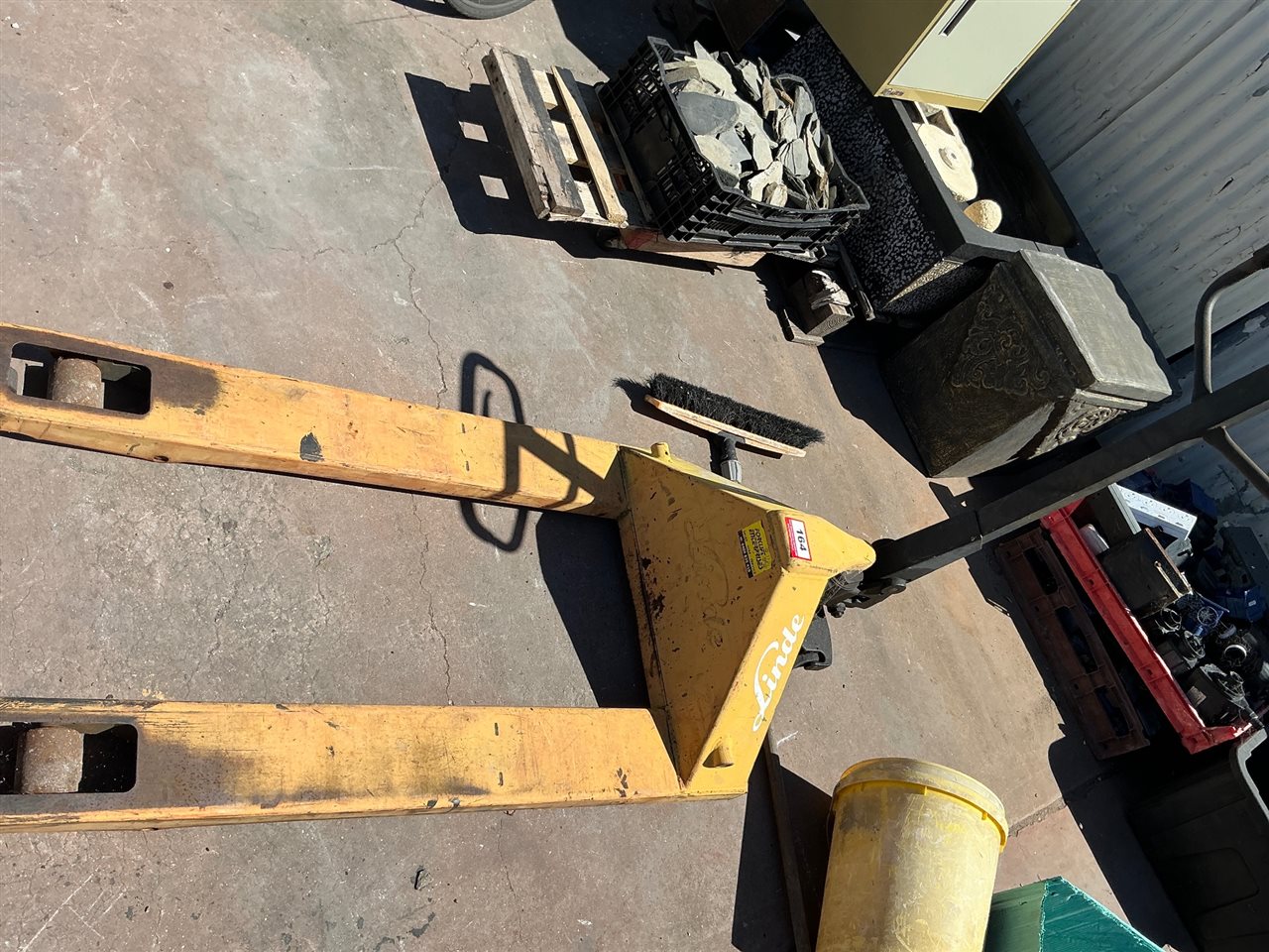 Linde Hand Pallet Truck, Yellow