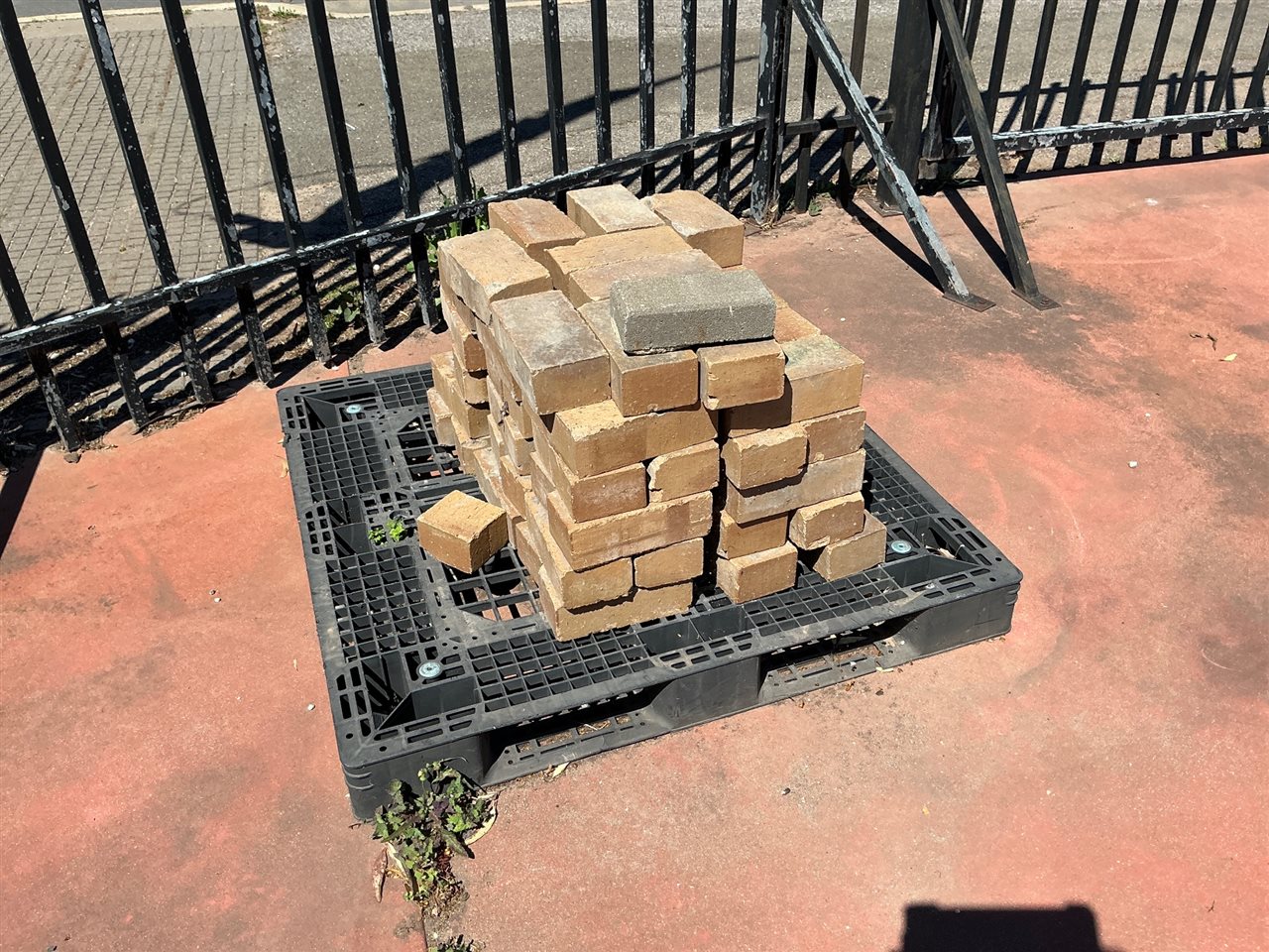 Pallet of Approx 50 Used Cream Clay Bricks