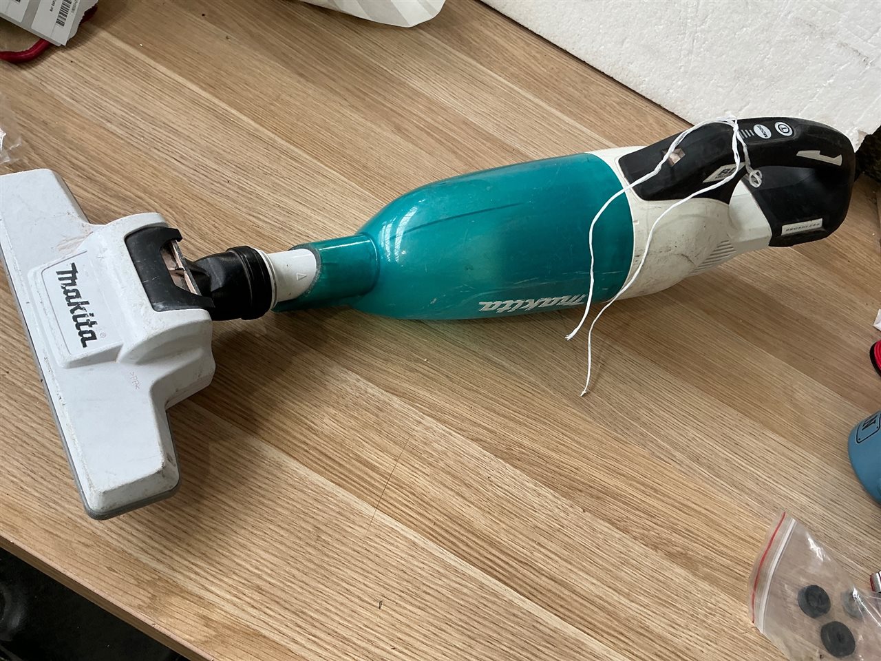 MAKITA Cordless Vacuum Cleaner- No Battery