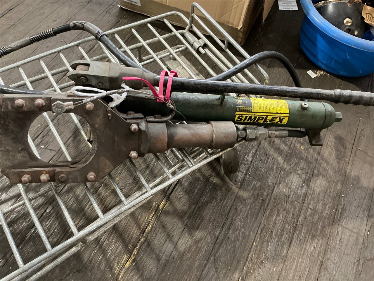 Simplex Hydraulic- Hand Pump Cable Cutter - Max Capacity 2850 Psi