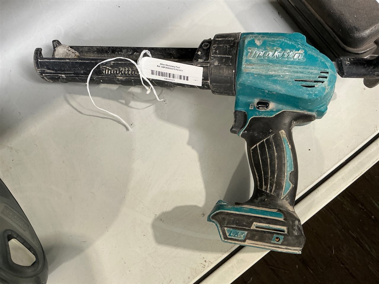 MAKITA Cordless 18 V Caulking Gun - No Battery