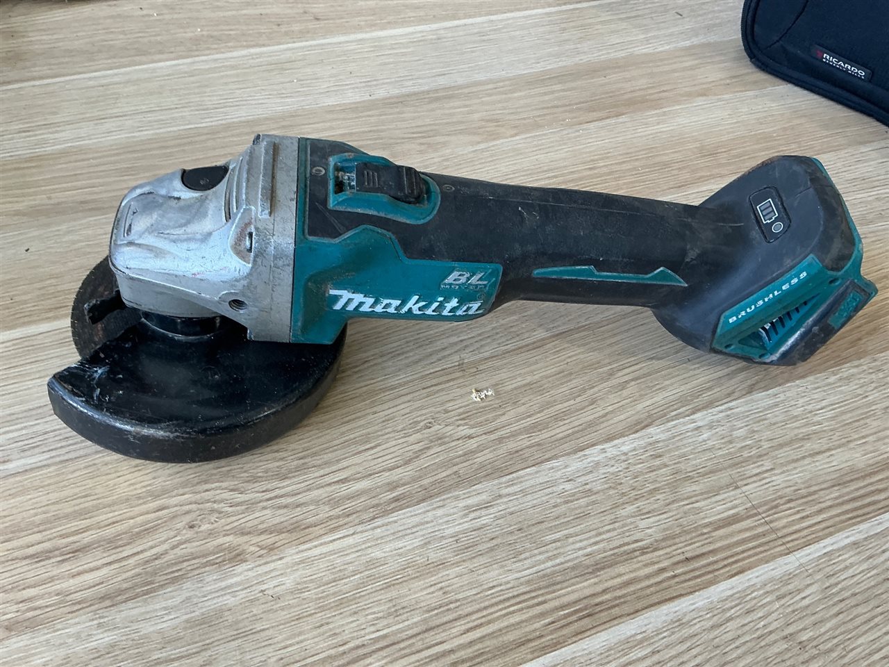 Makita Cordless 18 V Angle Grinder 125 mm - No Battery