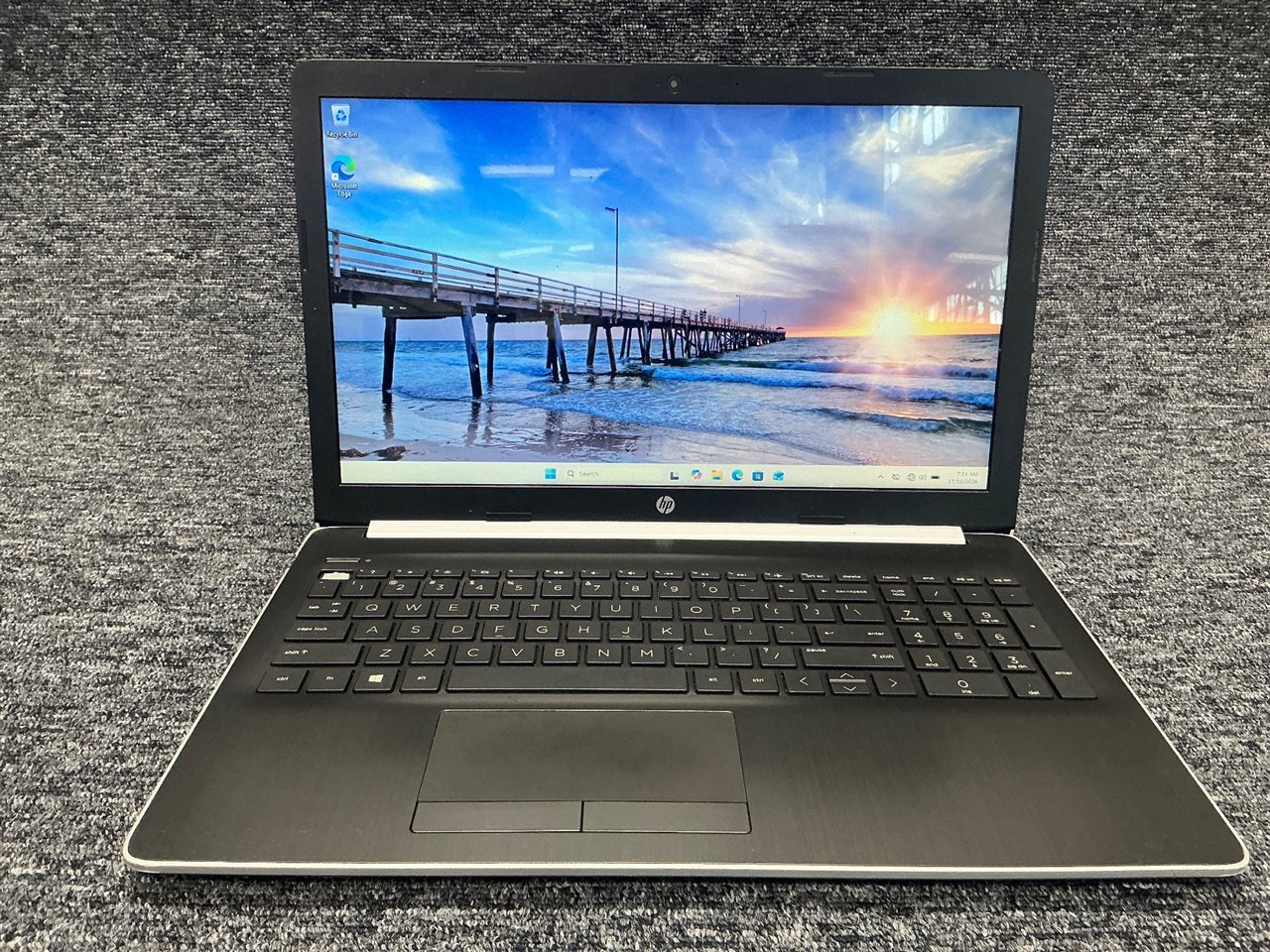 HP Laptop- Intel Core i5-8250U CPU, 8 GB RAM, 1000GB HDD No Adapter
