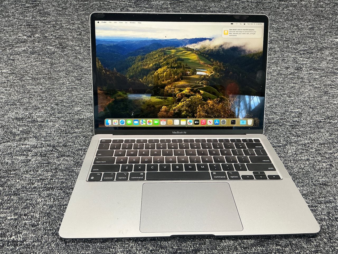 Apple MacBook Air 13.3" M1 2020 - Apple M1 8-Core CPU, 8 GB RAM, 256GB SSD with Adapter