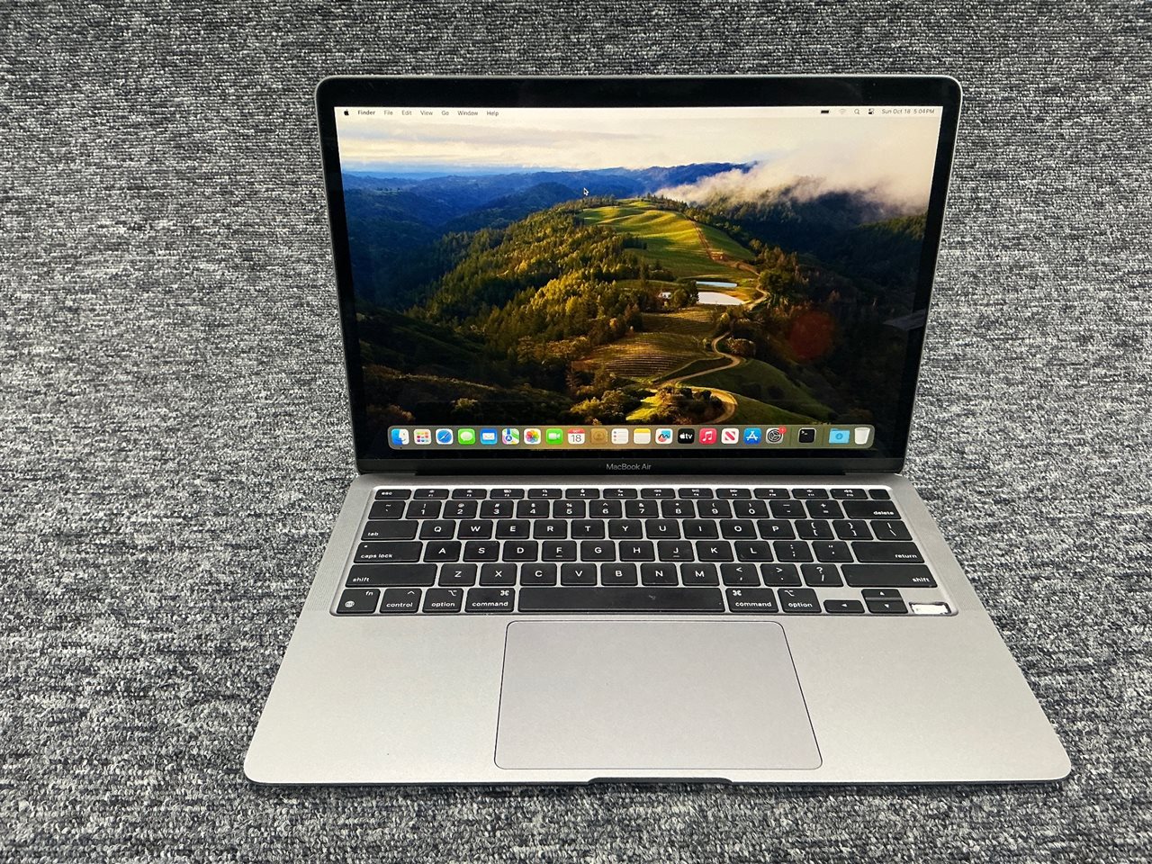 Apple MacBook Air 13.3" M1 2020 - Apple M1 8-Core CPU, 8 GB RAM, 256GB SSD with Adapter