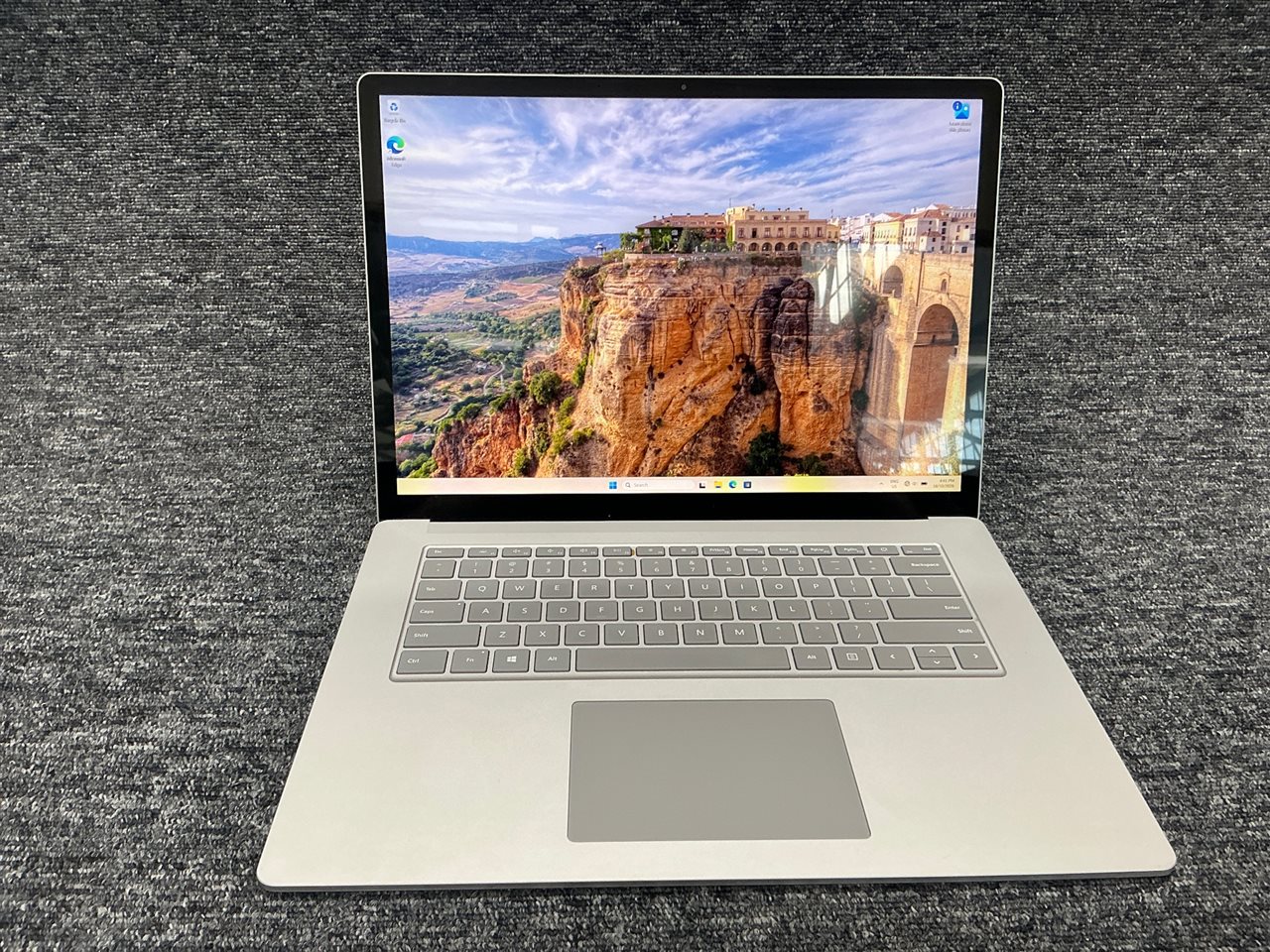 Microsoft Surface Laptop 3 - Intel Core i5-1035G7, 8 GB RAM, 128GB NVMe SSD with Adapter