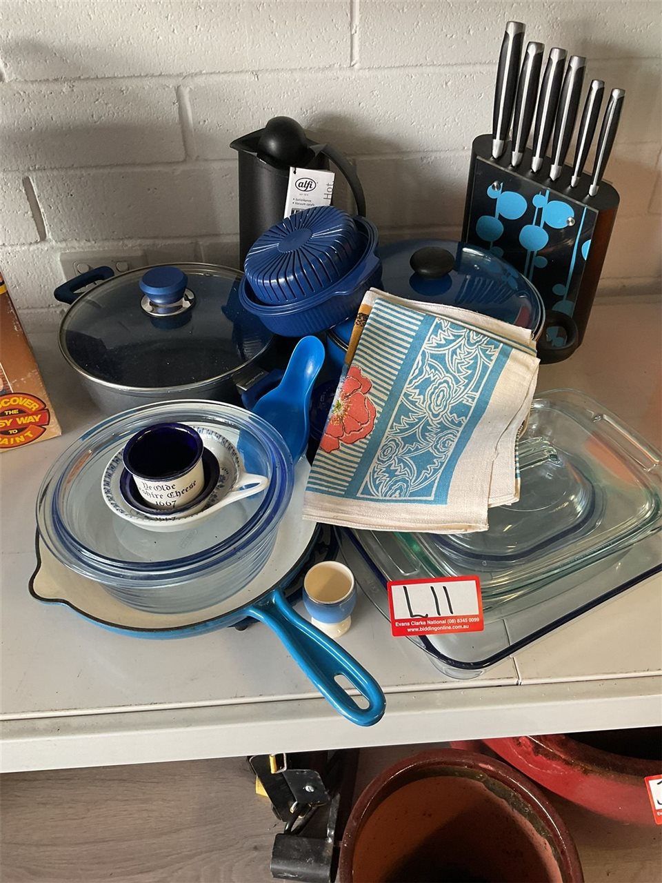 Kitchen Items, Frypan, Casseroles, Pots, Knife Set Etc