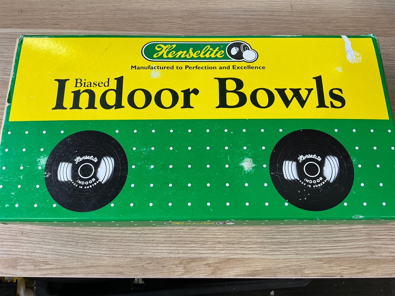 Henselite Indoor Bowls - Set of 8