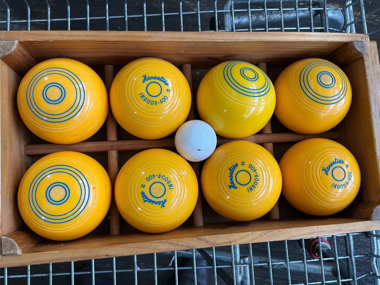 Henselite Indoor Bowls - Set of 8