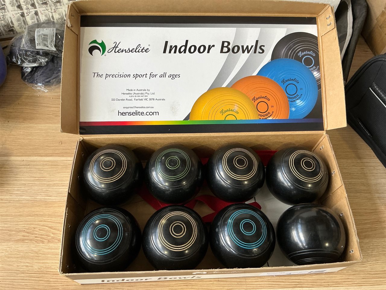 Henselite Indoor Bowls - Set of 8