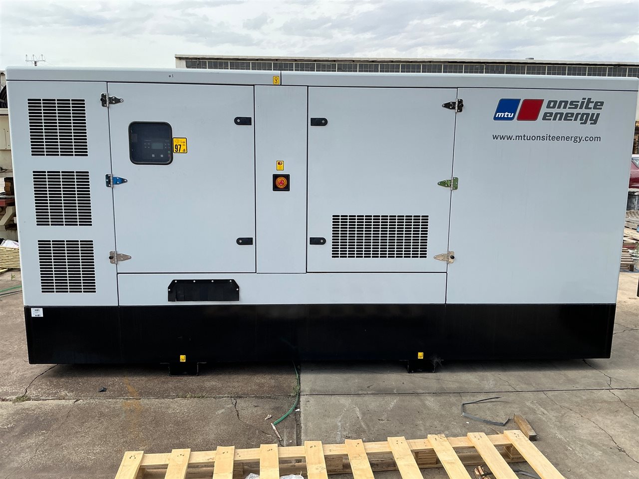 MTU Diesel Generator, Model: MTU 6R1600 DS330, with Sephco Resistive Load Bank, 3 Phase Cables.