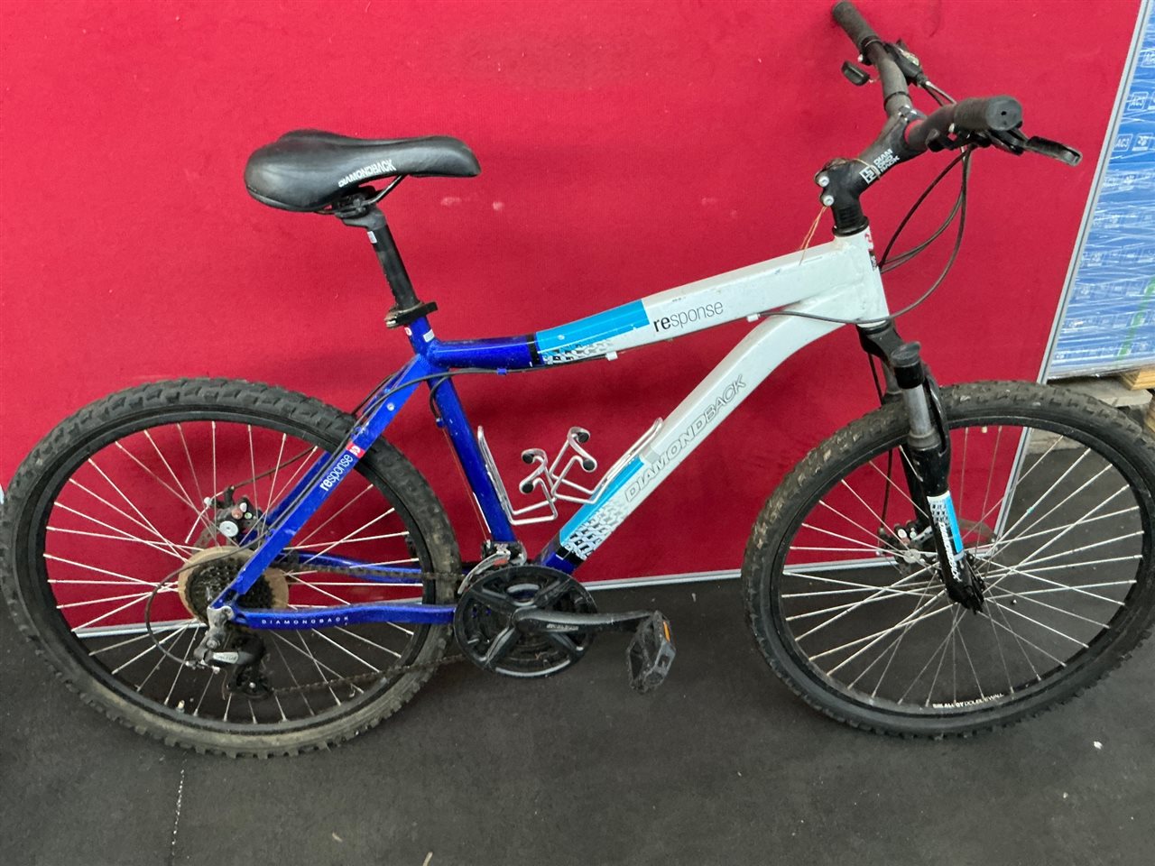 Diamond Back Response Mountain Bike, White/Blue, 48 cm Frame