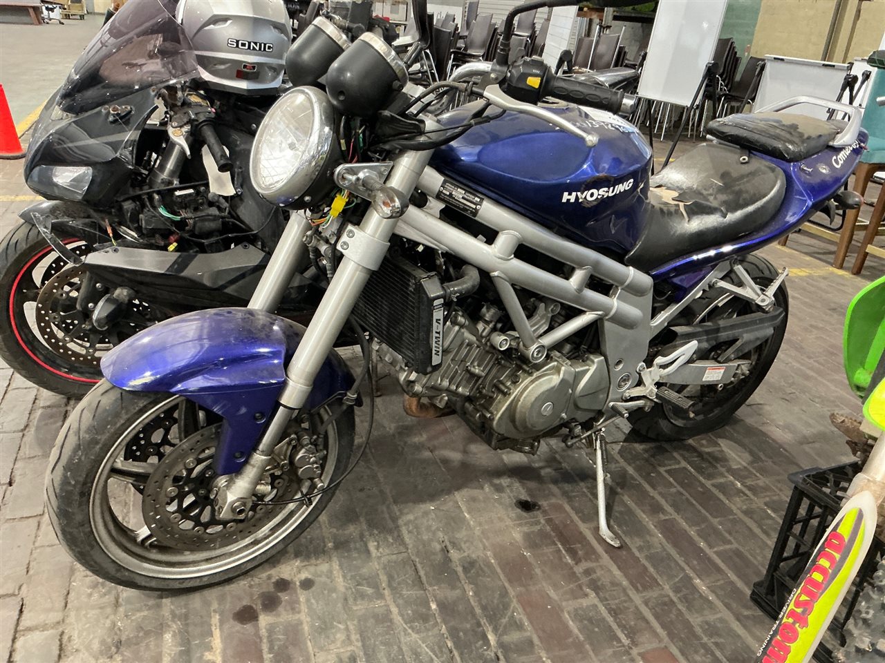 Hyosung G T 650 V Twin Motorcycle, Blue, - Year 2006 -Sold Unregistered - No Plates Previous Registraion Number Yzm 930 - Suit Wrecking /Parts