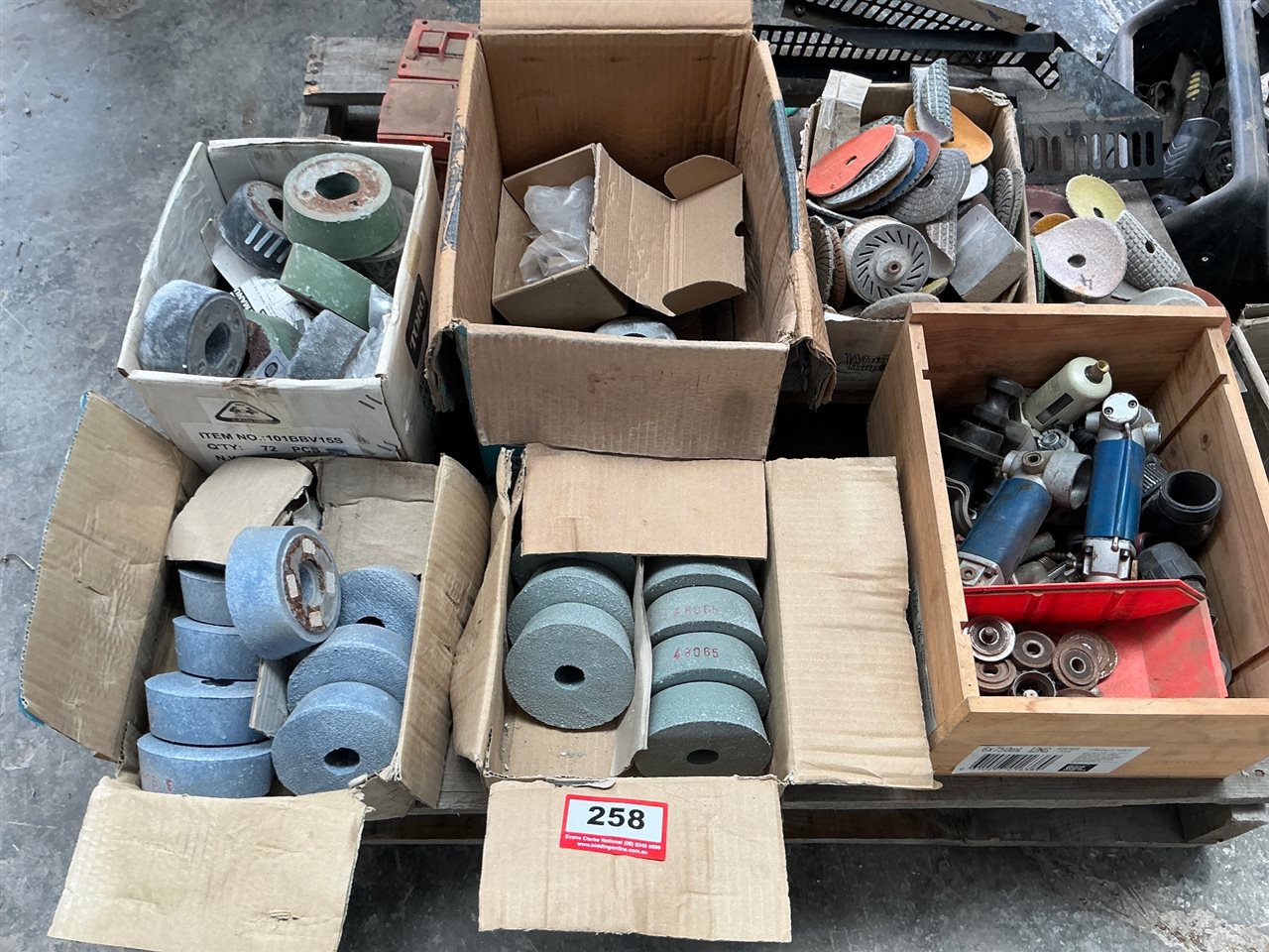 Quantity of Grinding / Polishing Stones & Discs