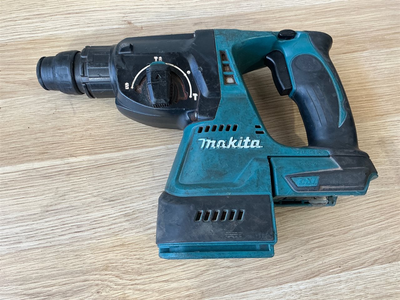 Rotary Hammer Makita DHR242 18V Brushless SDS Plus 24mm- No Battery