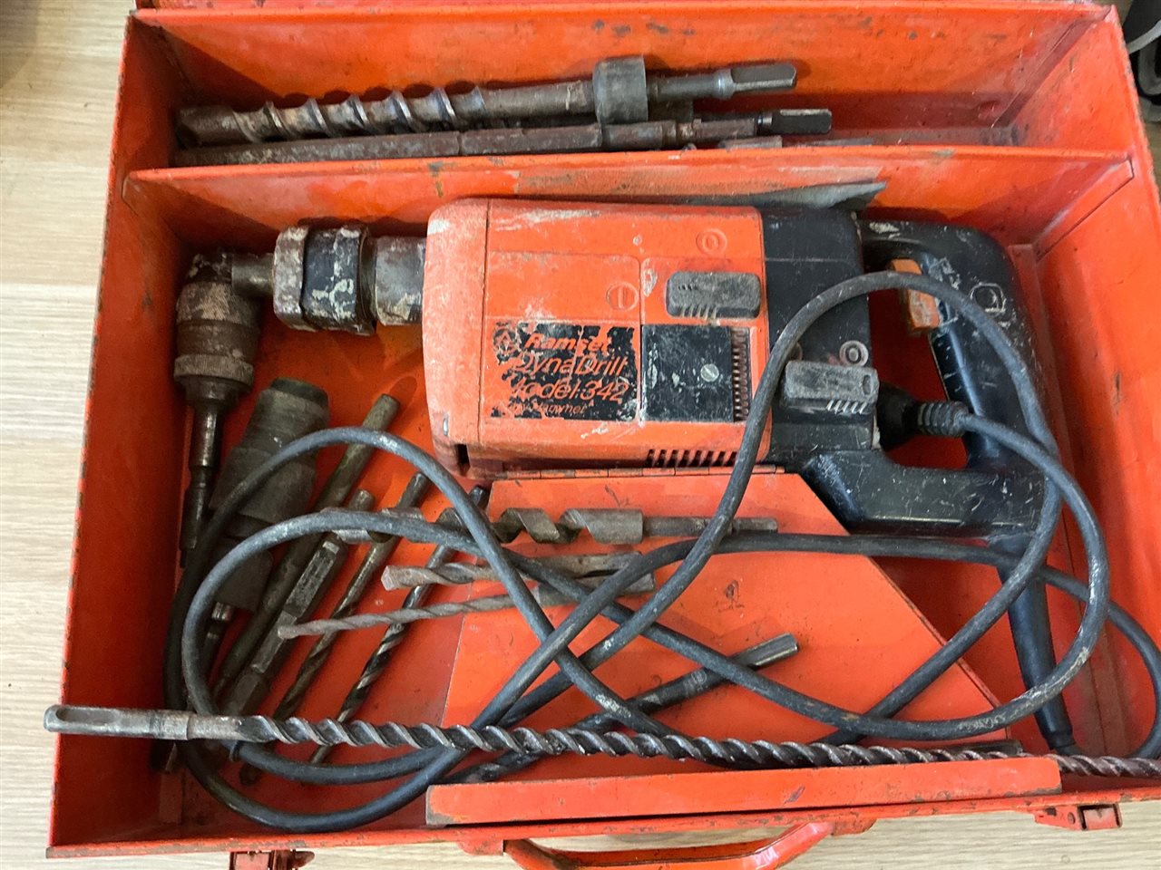 Ramset Electric Dyna Drill Model 342 with Quantity Concrete Drill Bits