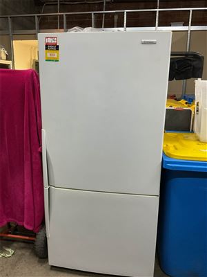Westinghouse Fridge Freezer 170 Cm High X 70 Cm Deep And 80 Cm Wide, Untested, "Sold As Is" Thumbnail