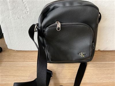Black Hand Bag Thumbnail
