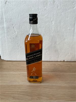 Johnnie Walker Black Label Whiskey- 700 Ml . Thumbnail