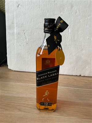 Johnnie Walker Black Label Whiskey- 700 Ml . Thumbnail