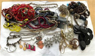 Quantity of Costume Jewellery Thumbnail