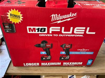 Milwaukee Cordless 18 Tek Driver & Drill Kit - 2 Batterues & Charger Thumbnail
