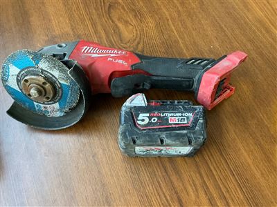 Milwaukee M18FAG125 mm Angle Grinder Thumbnail