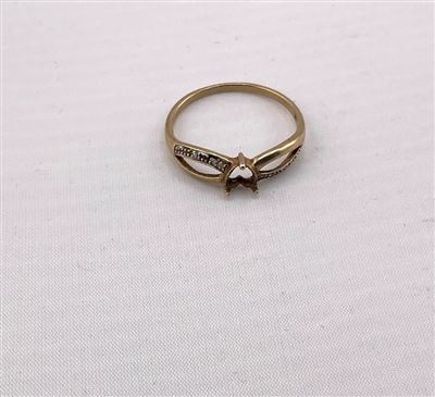 9ct Yellow Gold Diamond Ring Thumbnail