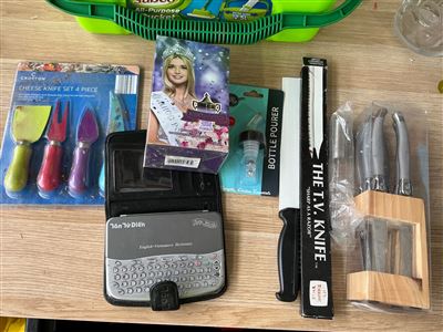 Perfume , English-  Vietnamese Dictionary and Knives Sets Thumbnail