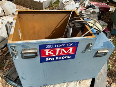 250 Litre Pump Box      ( Collect From Penfield Gardens ) Thumbnail