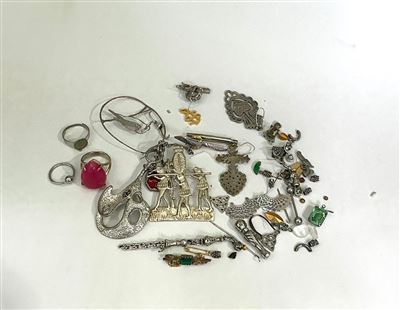 Costume Jewellery - Pendants, Rings, and More Thumbnail