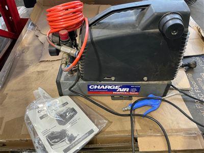 Air Compressor Ingersoll Rand 7 CFM -1.5 HP - 240 V Thumbnail