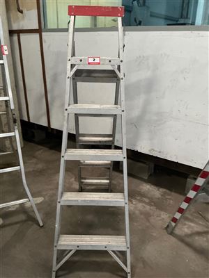 Extendable Ladder Approx 1500mm/3000mm High (Located At Wingfield) Thumbnail