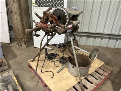 Rigid Pipe Threader/Cutter Model No 42 C/W Bucket and Manual Cutter (Located At Wingfield) Thumbnail