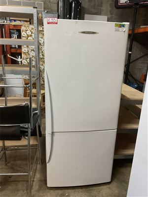 Fisher And Paykel Fridge Freezer 1.6 M High X 69 Cm Wide X 66 Cm Deep, Not Tested "Sold As Is" Thumbnail