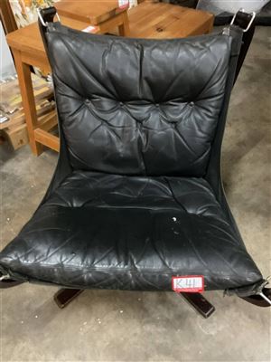 Black Leather And Timber Single Chair Thumbnail
