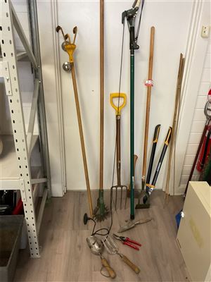 Garden Tools, Secateurs, Hoes, Small Spade And Fork, Long Secateurs Etc Thumbnail