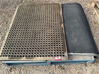 Quantity.Of 5 Mats - Rubber and Rubber Backed  Carpet Type (Collect From Greenfields ) Thumbnail
