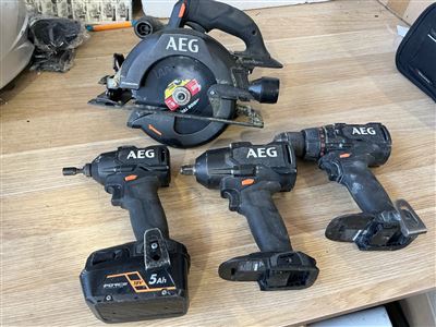 AEG 18 V Cordless , Tek Gun , Circular Saw , Wrench Gun , & Drill - 1 Battery Thumbnail