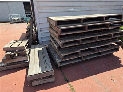 Oversize Pallets x 8 and Various Small Pallets Thumbnail