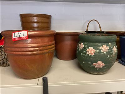 Lots Of Pots, All Sizes, 16 Altogether Thumbnail