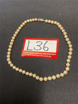 Pearl Necklace Thumbnail