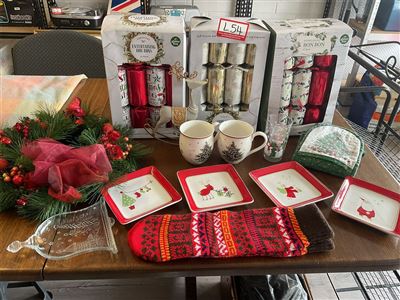 Christmas Wreath, Santa Plates, Bon Bons Etc Thumbnail